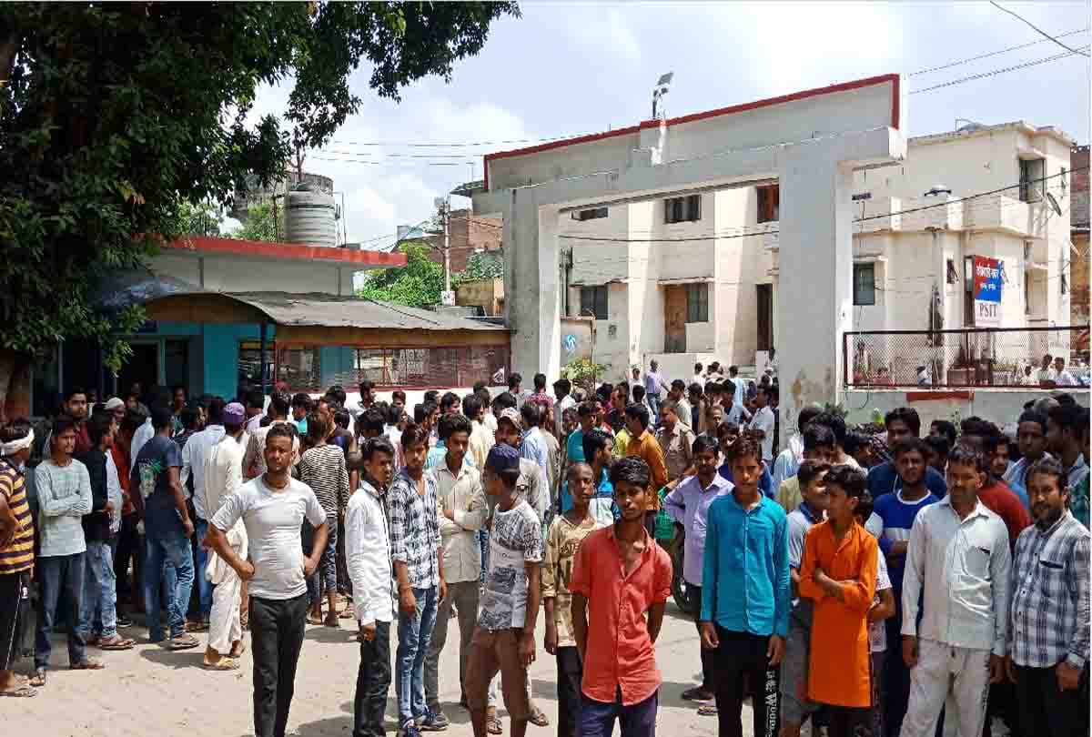 Violent mob attack school in kannauj