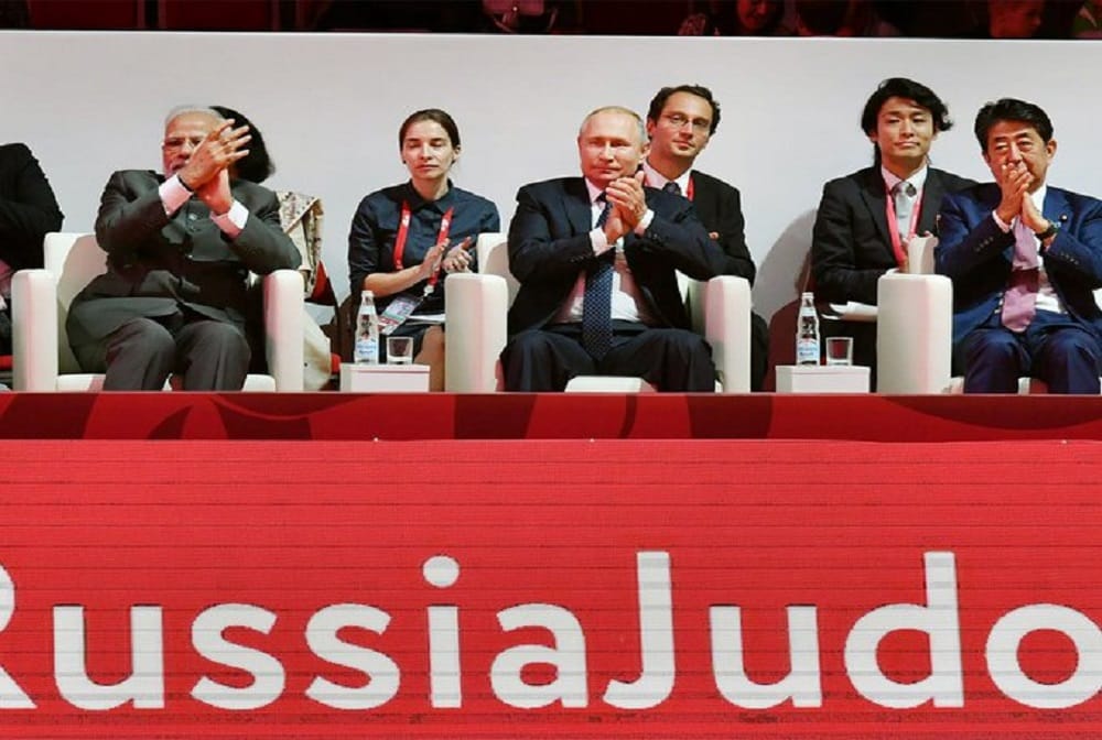 PM narendra modi attends judo tournament with Putin, Shinzo Abe interacts with Indian players