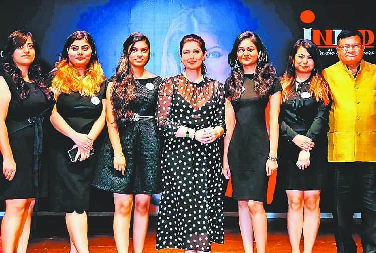 Bollywood Actress Twinkle Khanna Interview on Personal Life