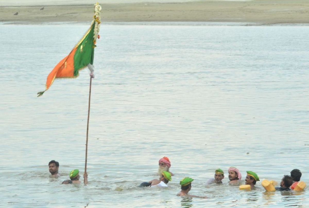 Historic Nauchandi Fair Started With Swimming in Yamuna