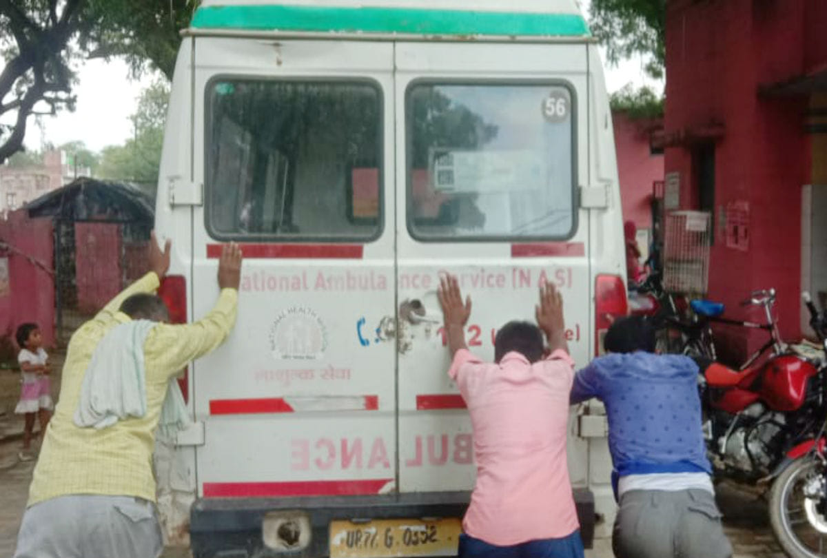 102 ambulance stopped outside of hospital in mainpuri