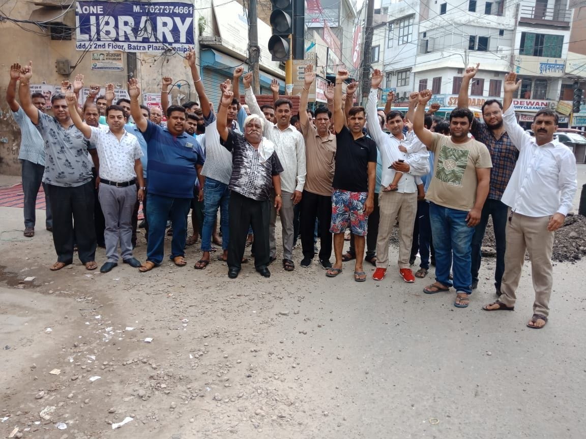 demonstration of shopkeepers for road construction