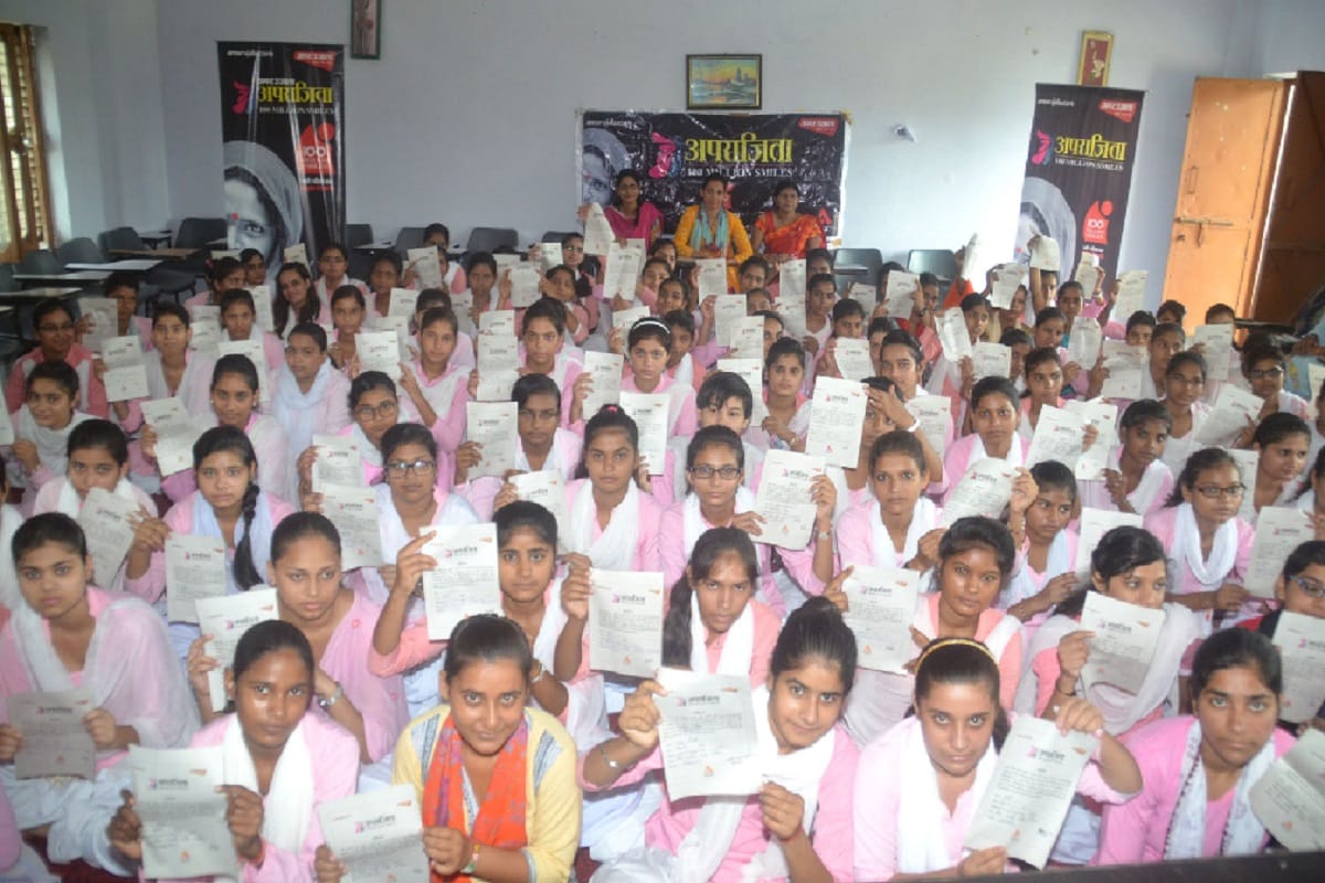 Aparajita 100 million Smiles: The doctor has given tips to students for teeth at Baghpat