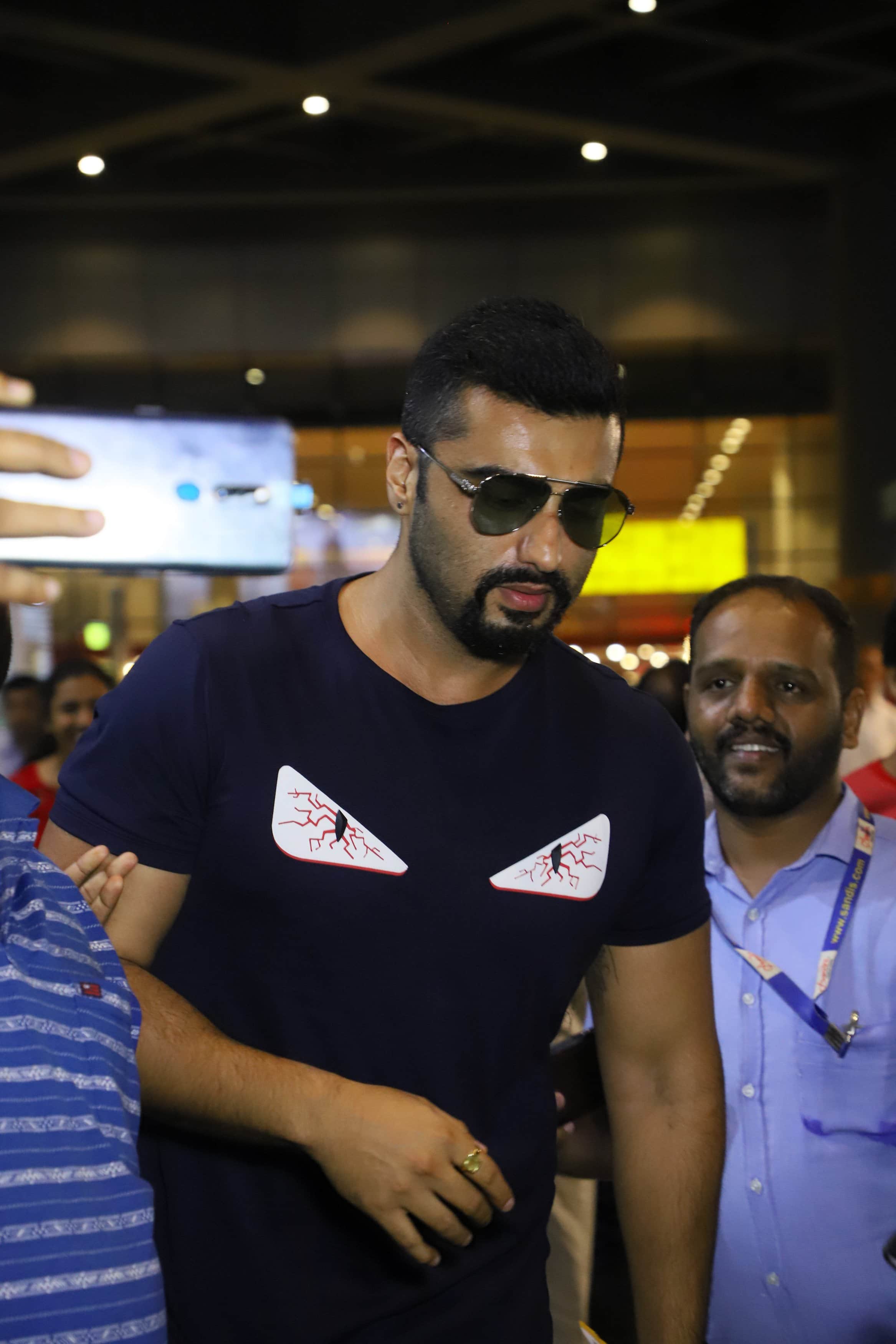 Coronavirus outbreak Arjun Kapoor will sale his personal clothes   for street animals who affected by Lockdown