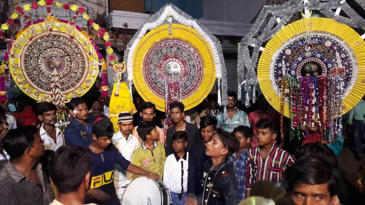 Night shields boom, morning crowns match