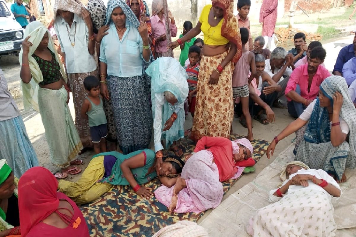 Demand of bridge construction in Bijnor city and many women's health deteriorated during protest