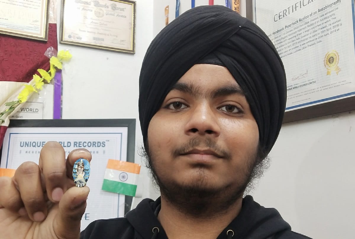 A Person congratulated ISRO by taking photo of Chandrayaan over almond