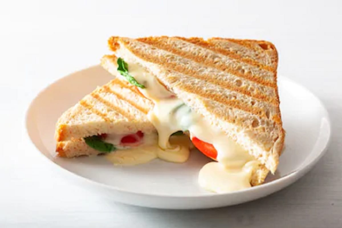 how to make easy cucumber and onion veg mayonnaise sandwich