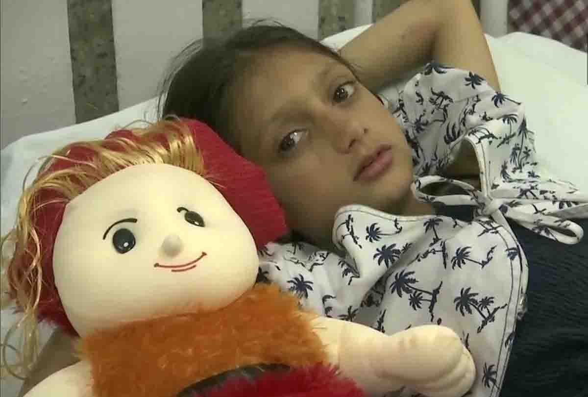 SRINAGAr 11 year old girl was treated at Army Hospital after she was bitten by a snake