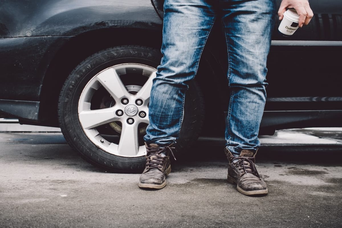 five mistakes men make while wearing jeans
