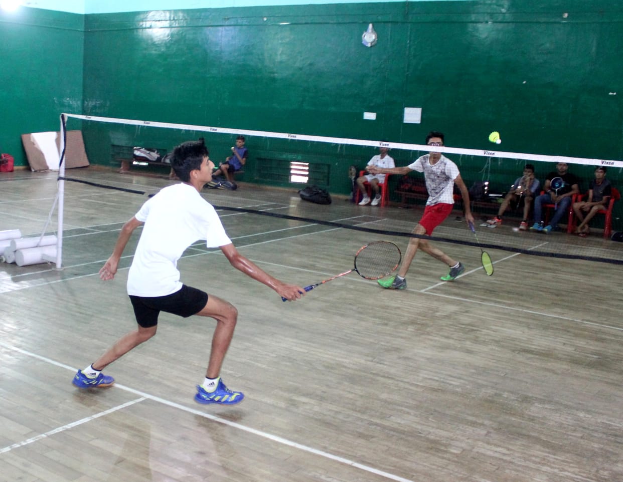 vanshika nitya wins gold medal in badminton