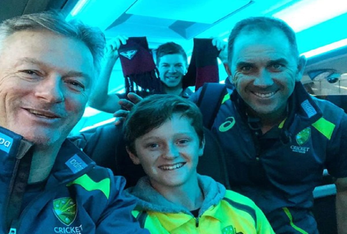 8 years old australian kid collected bin to purchase ashes tickets to watch favourite cricketer