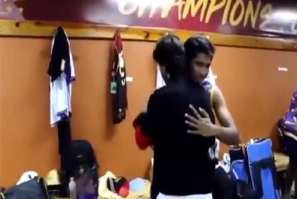 video: Pakistan pacer Mohammad Hasnain gets hug from Shah Rukh Khan