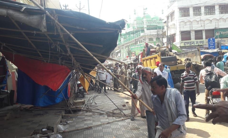 Opposition to encroachment squad in Shahganj, campaign adjourned