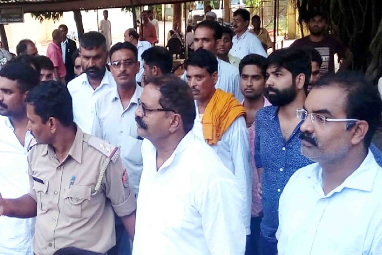 Life imprisonment for eight including father and sons in triple murder
