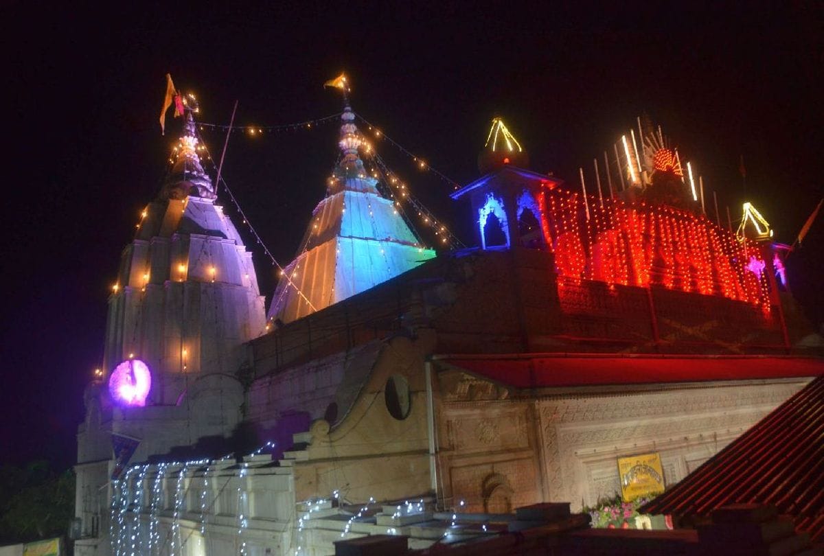 devotees gathered for birth celebrations of radha in barsana mathura