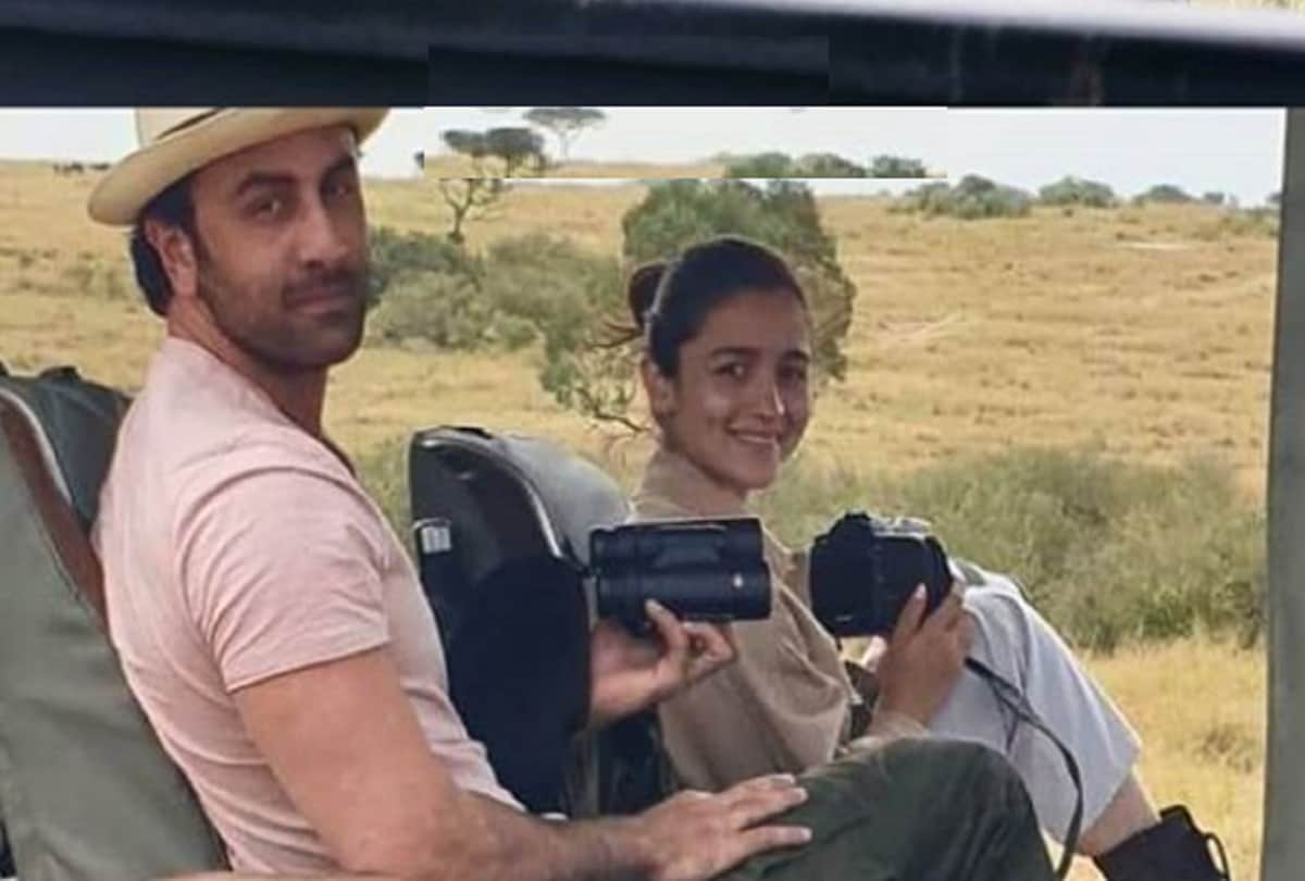 alia bhatt spotted outside ranbir kapoor house fans says engagement done