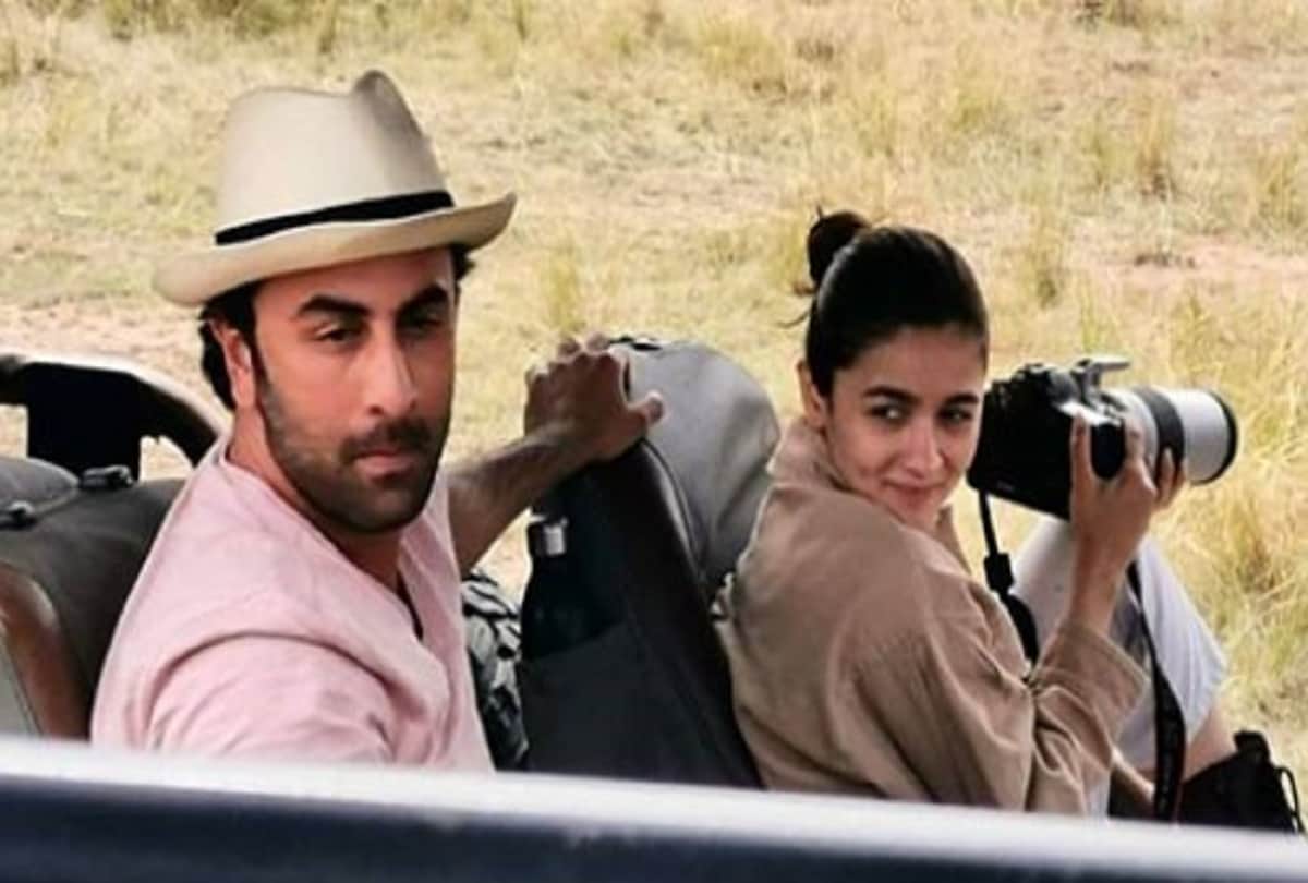 Alia Bhatt Ranbir Kapoor Got Trolled As They Roaming Without Mask in Mumbai Streets During Coronavirus Lockdown