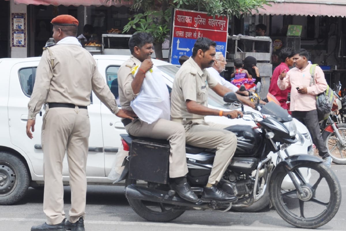 Meerut news, neither helmet nor seat belt, Police itself is breaking traffic rules,
