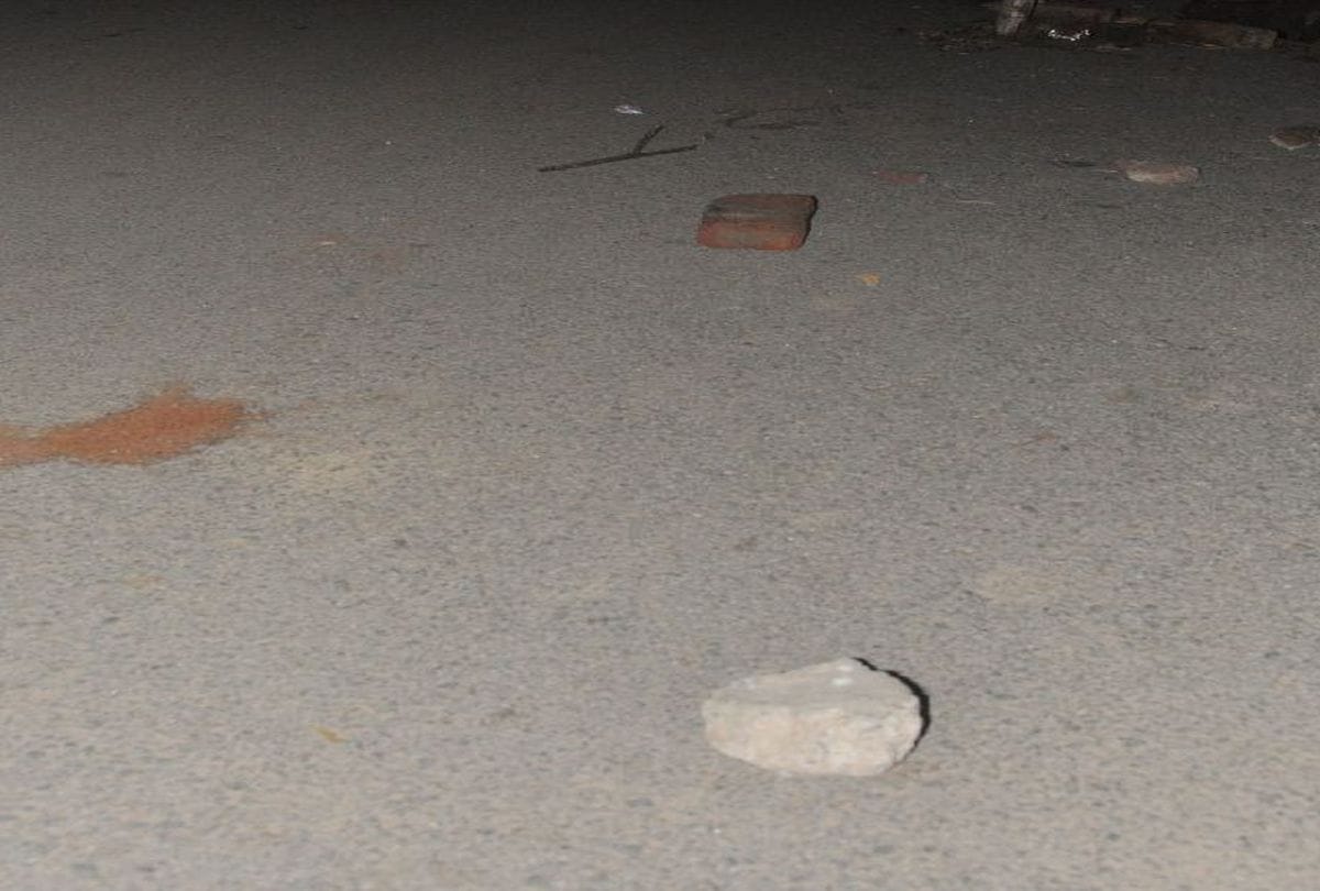 two girl molested by miscreants in agra