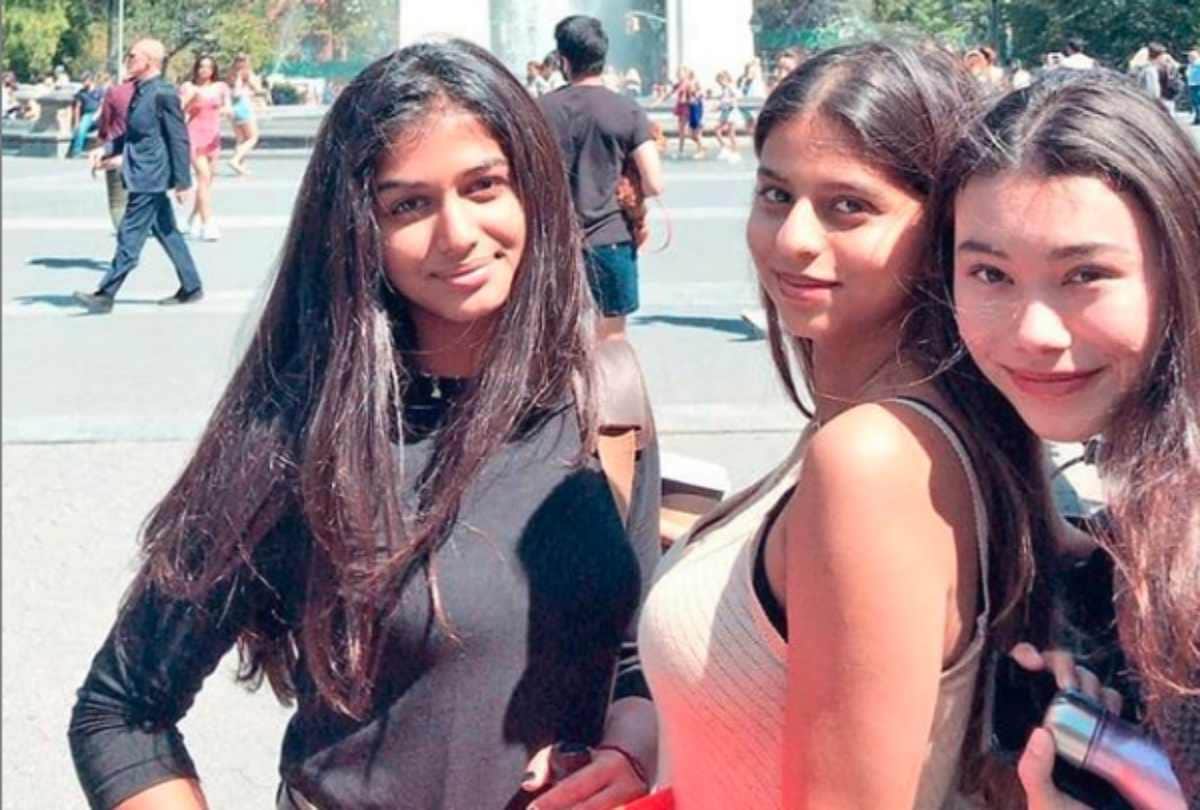suhana khan new photo viral in swimming pool