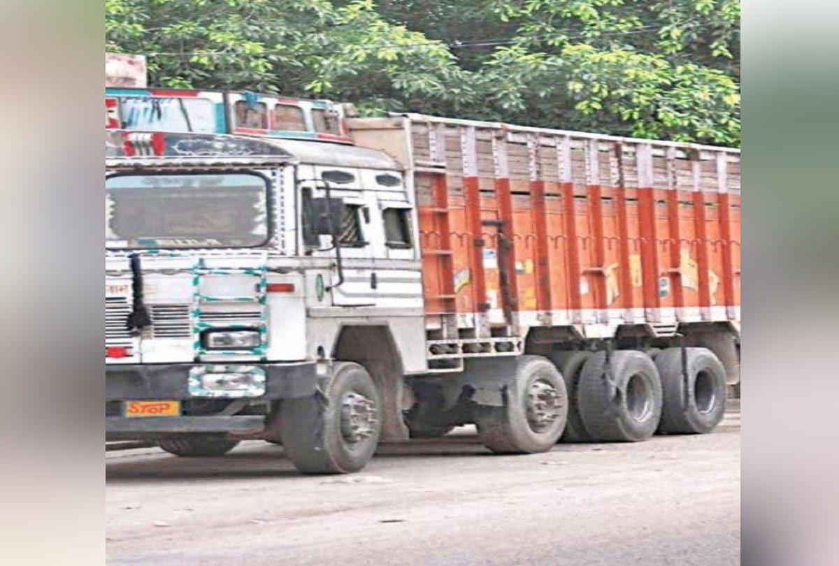 ACP raided scrap shop recovered six trucks that came to cut Varanasi