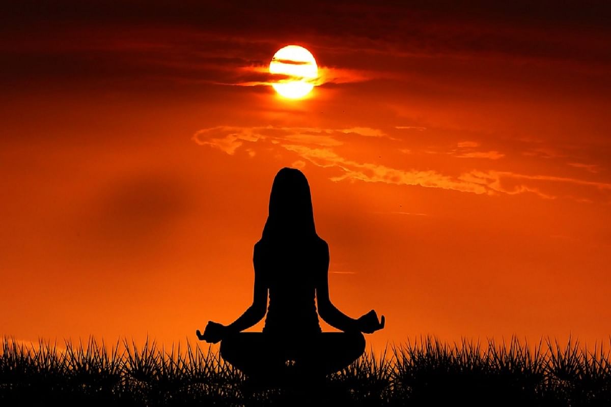 Urdhva Padmasana Aka Inverted Lotus Pose Benefits- ऊर्ध्व पद्मासन के फायदे,  तरीका, लाभ और नुकसान | TheHealthSite.com हिंदी