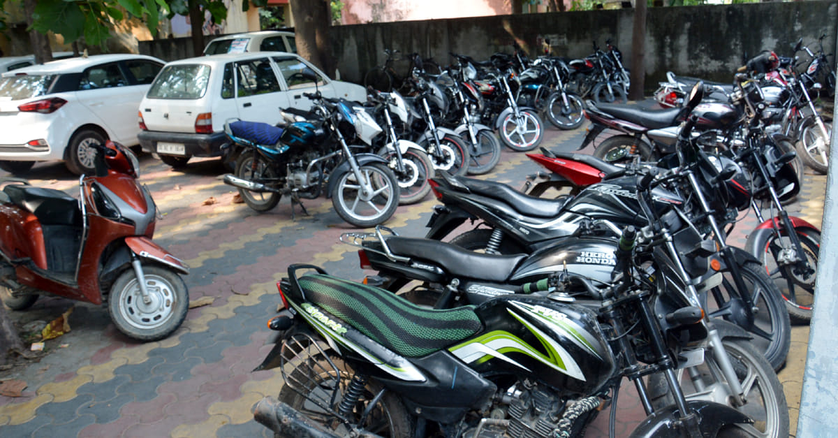 Only eight parking for 3.89 lakh vehicles in the city