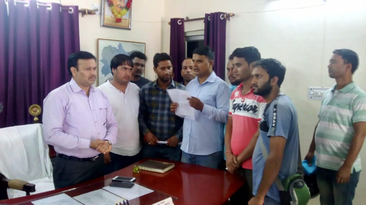 Protest of Congressmen against Central Government