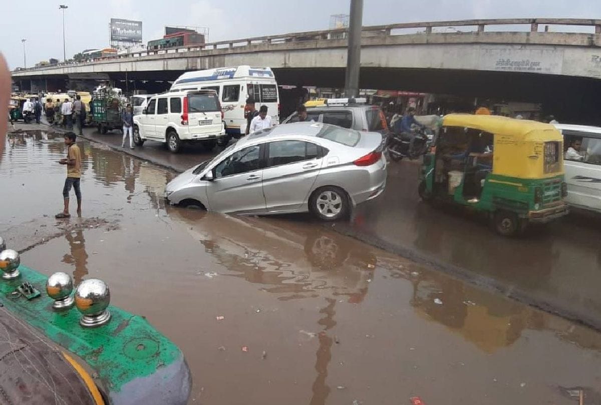 poor condition roads in agra city