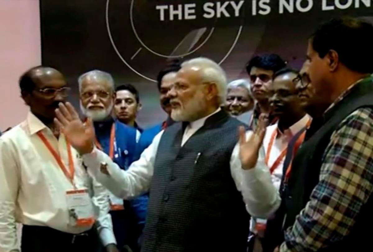ISRO achievement with getting Chandrayaan-2 Amit Shah and Rahul Gandhi greeted ISRO Team