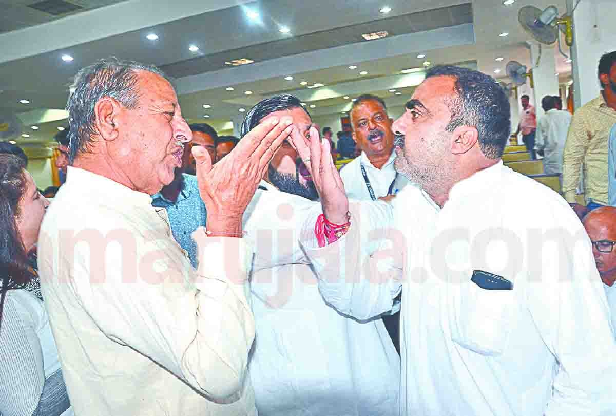 jammu BJP Municipal Councilor accuses mayor and commissioner of corruption