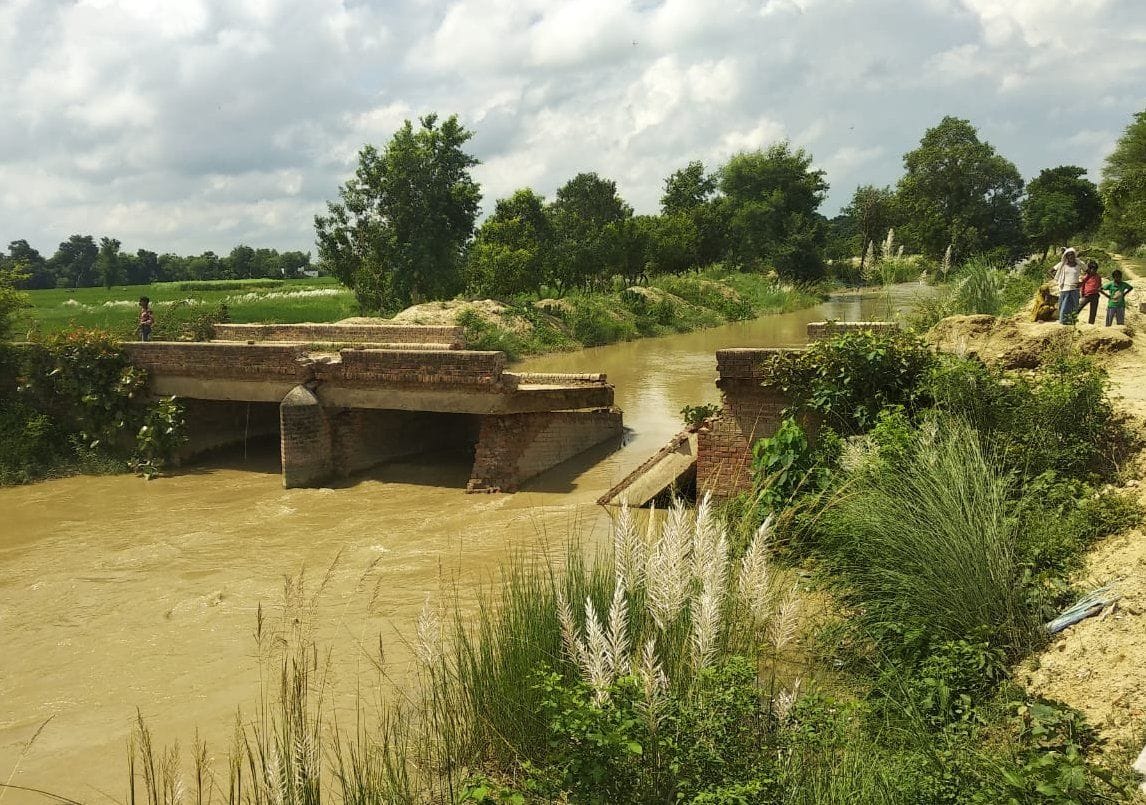 bridge on saryu canal fell many villages lost contact.