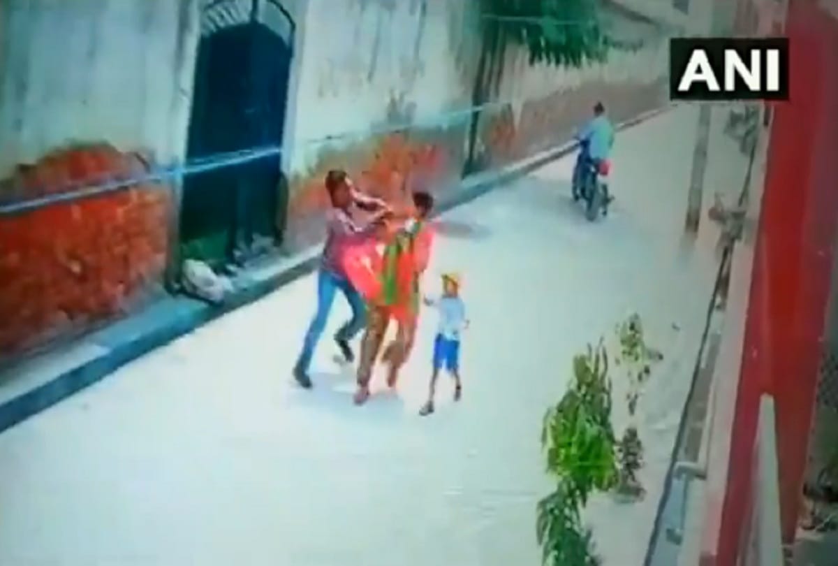 Two motorcycle-borne assailants snatched chain from woman in Delhi