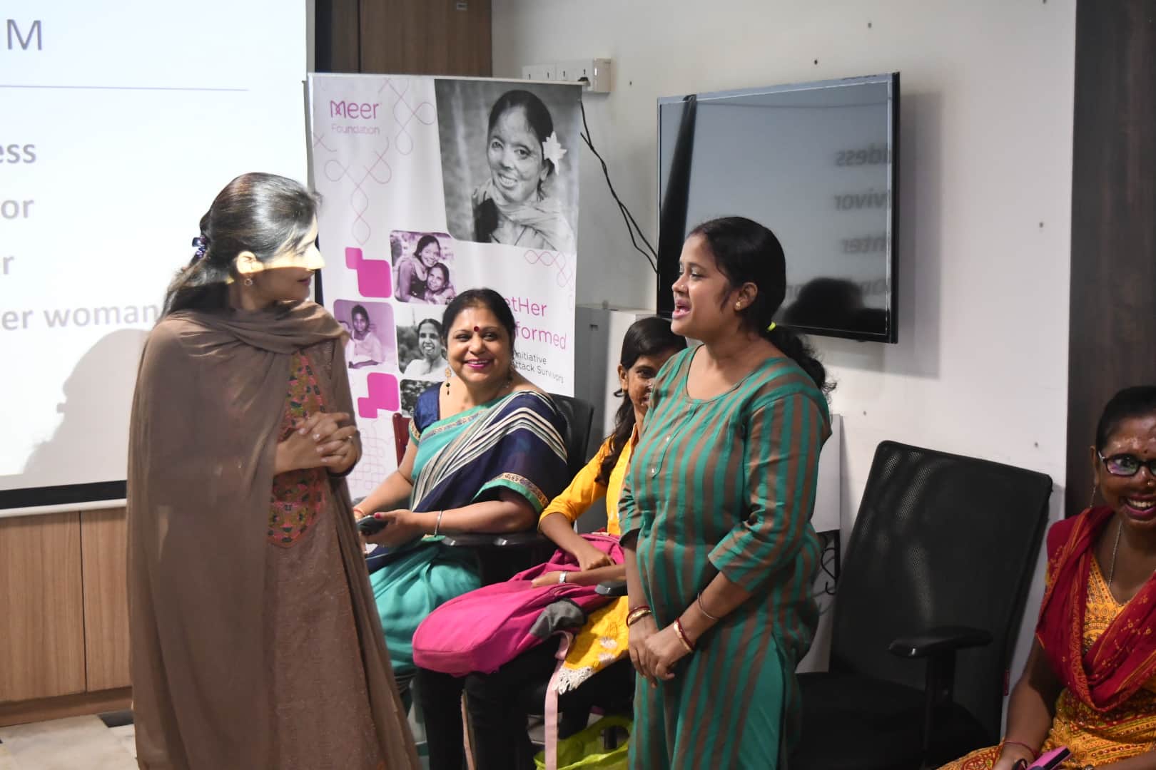 Shah rukh Khan will Post operative therapy camp for Acid Attack Survivors with Meer Foundation