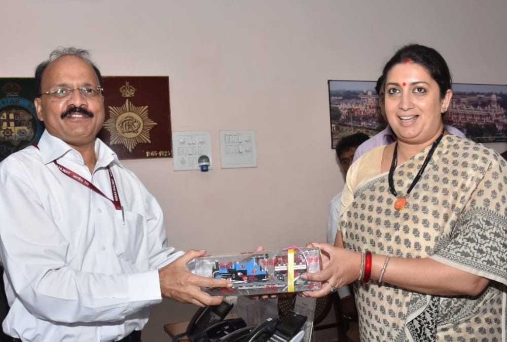 Cabinet minister smriti irani meets to railway DRM of Lucknow zone.