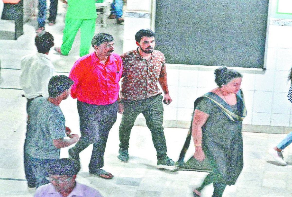 doctor attacked his younger brother in property dispute