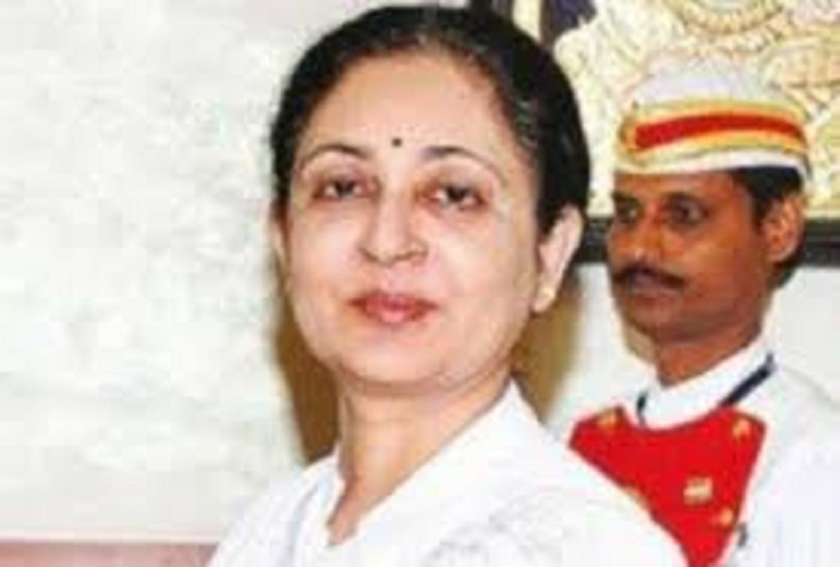 Justice VK Tahilramani transfer case a lawyer file petition in madras high court
