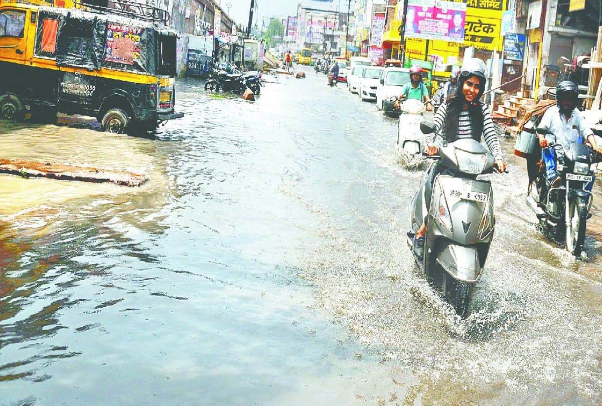 poor condition roads in agra city