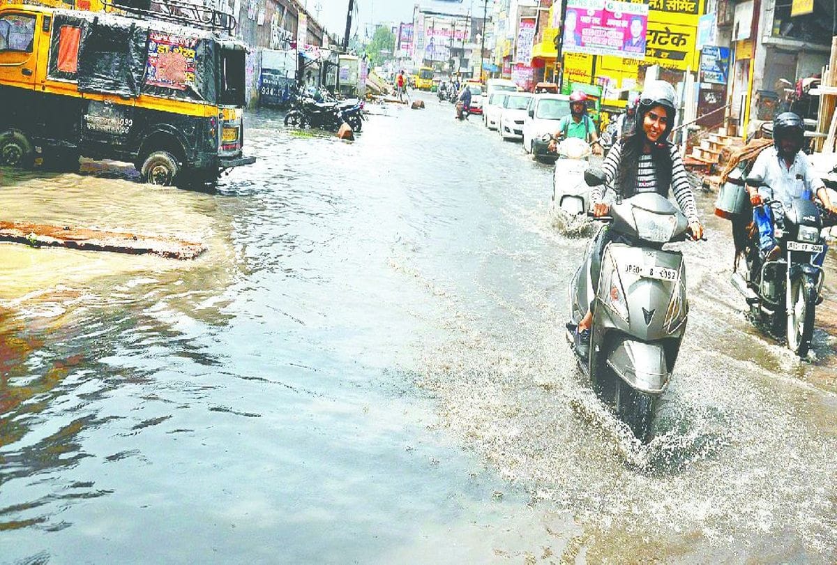 poor condition roads in agra city
