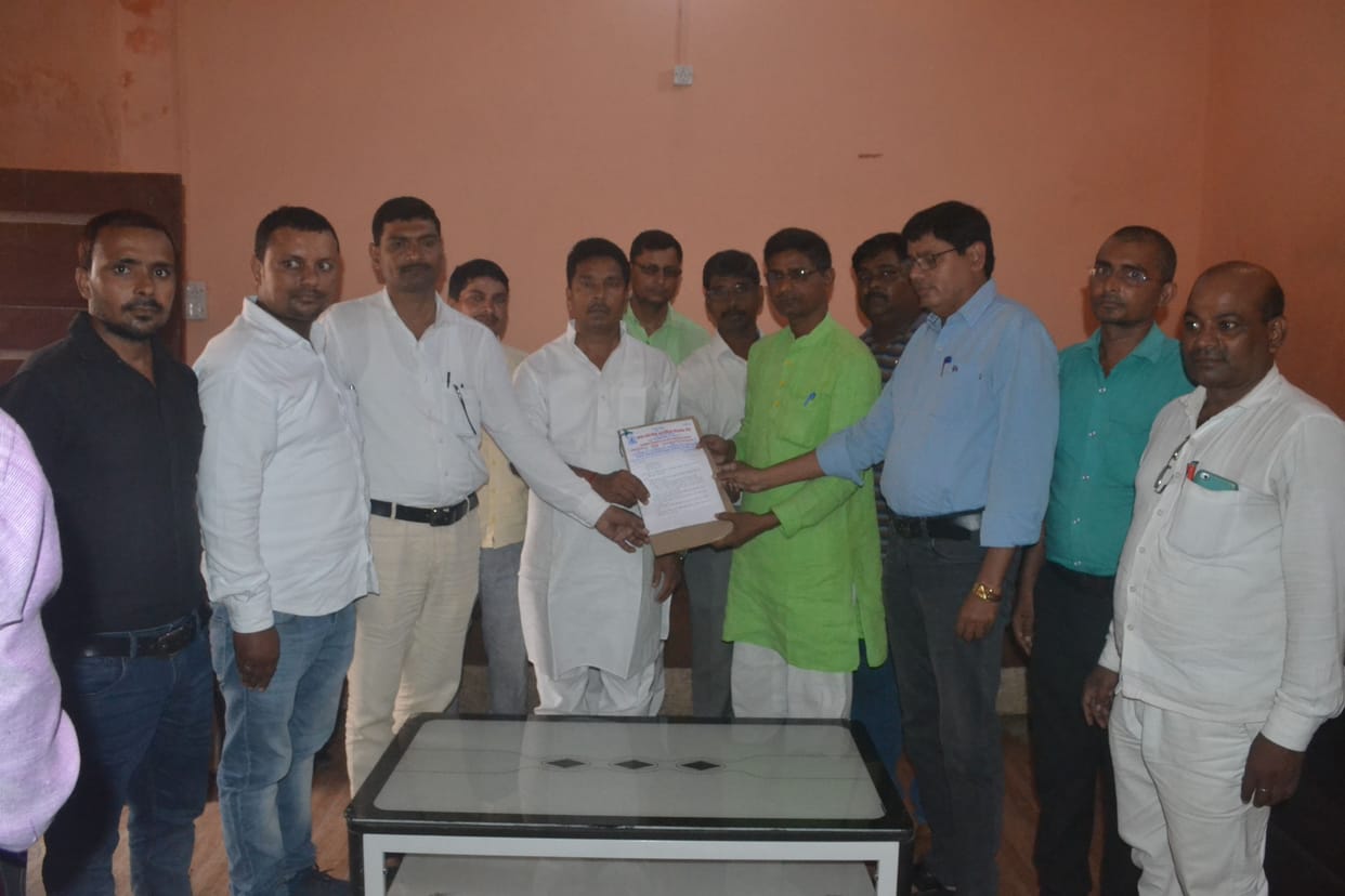 Teacher given to memorundum to  member of legislature