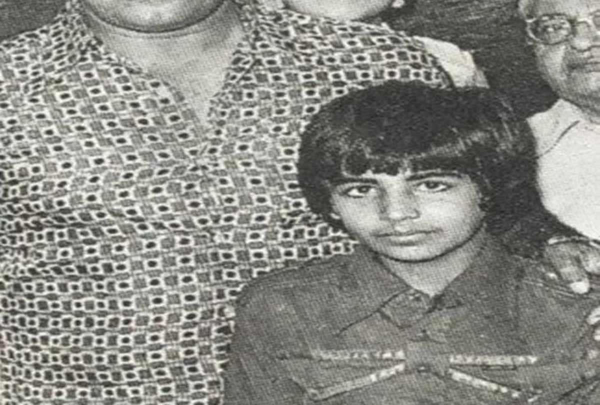 akshay kumar birthday look at his childhood photos