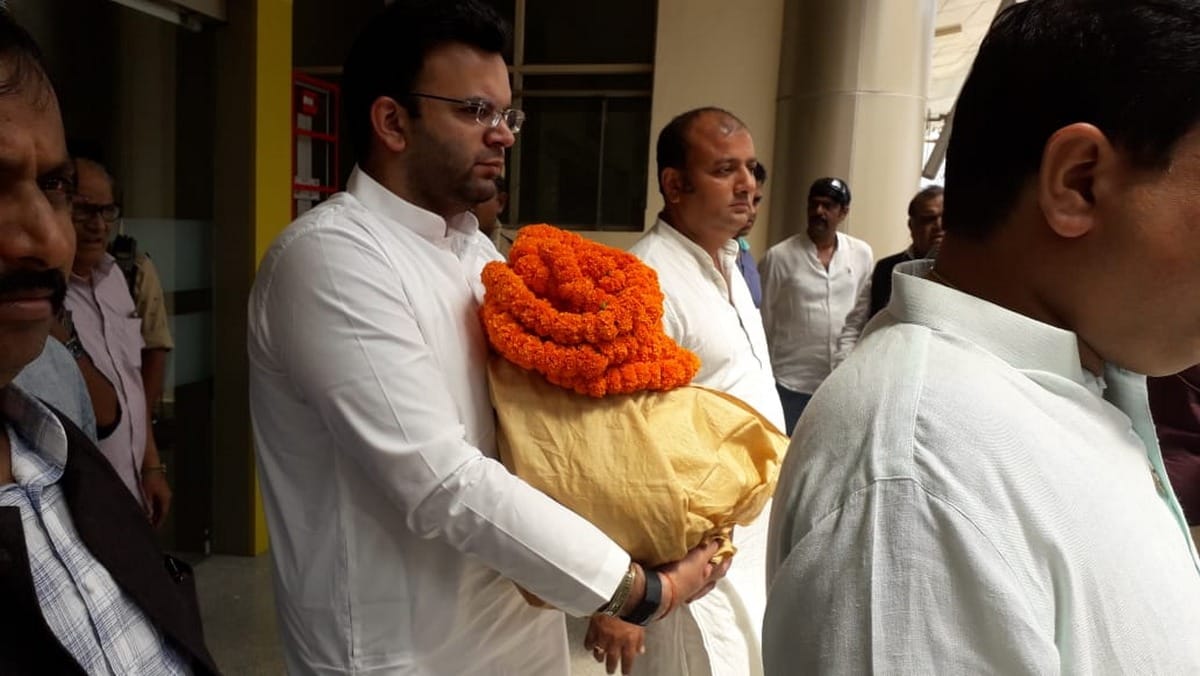 Former finance minister Arun Jaitley family will flow asthiyan bones into Ganges varanasi