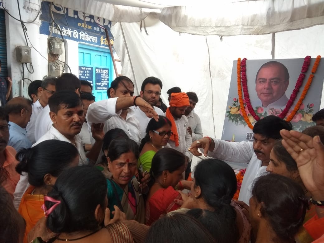 Former finance minister Arun Jaitley family will flow asthiyan bones into Ganges varanasi