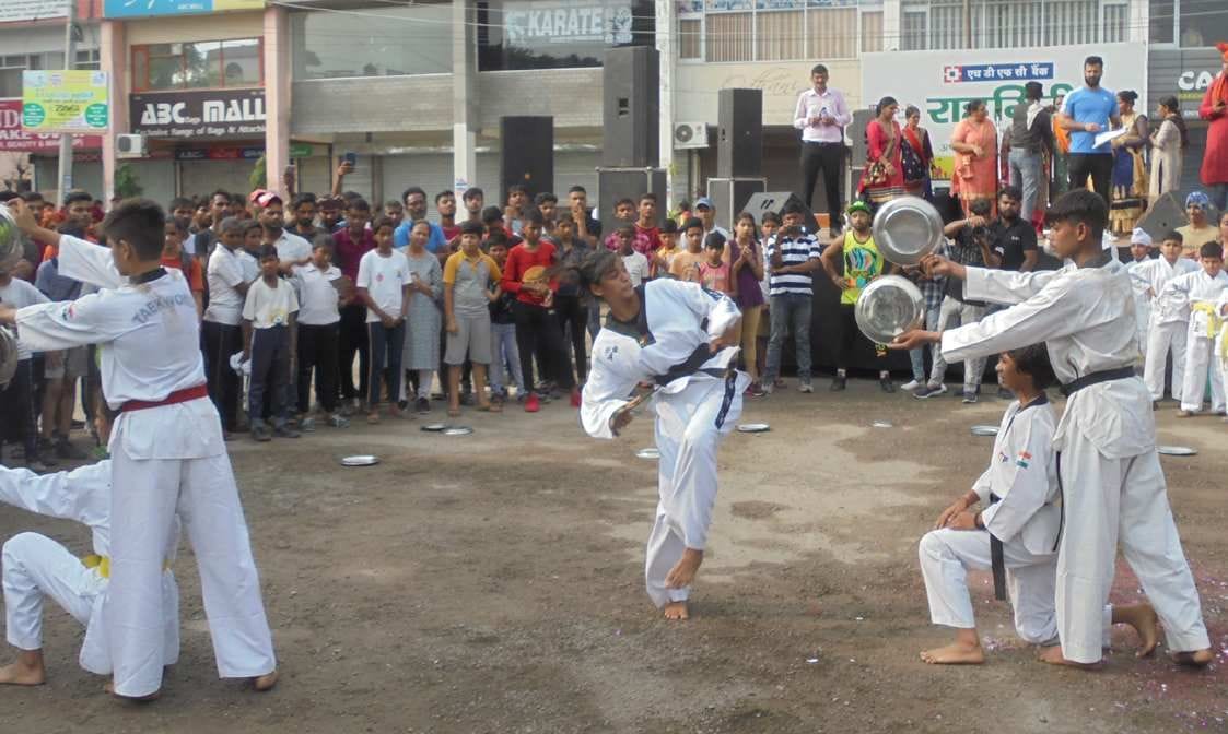 children perform, competition