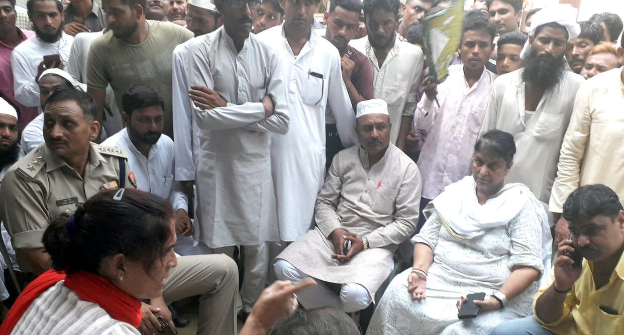 Worker's death due to electric pole, people uproar