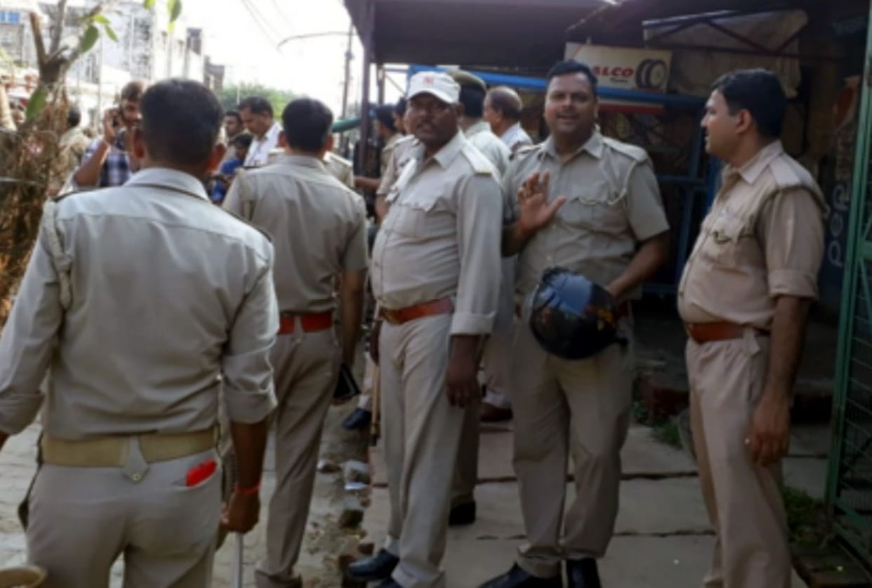 stone throwing, crime in etah