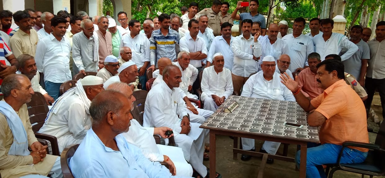 Villagers agitated at cutting off electric connection, reached the police station