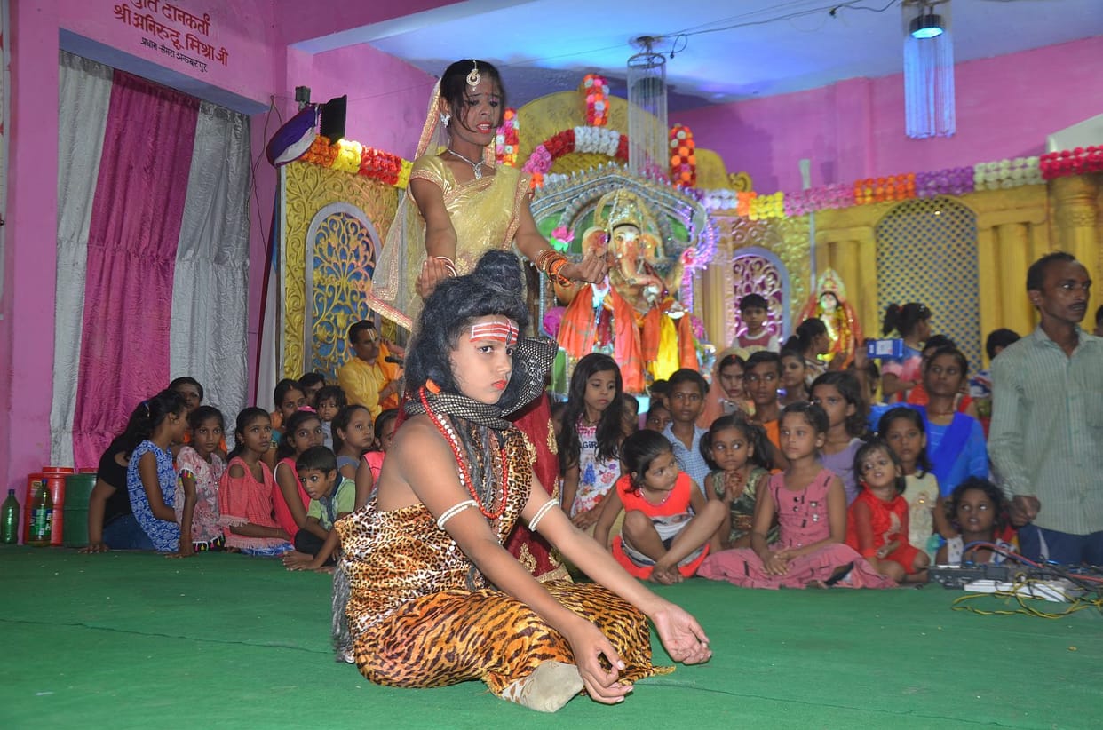 Devotees gathered at Gajanan's court