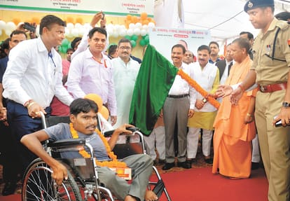 CM Yogi Adityanath address rally in Pratapgarh, UP